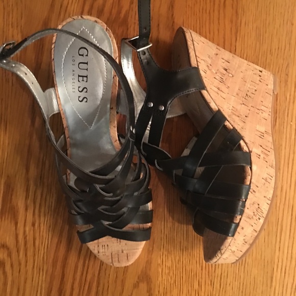 Guess - Picture 4 of 4